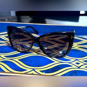 Authentic Tom Ford Sunglasses FT TF 0512 TF0512 81Z Reveka 59mm Frame